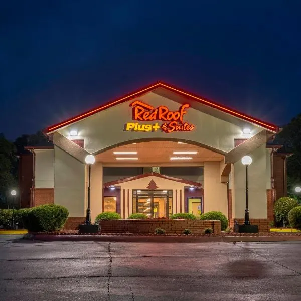 Red Roof Inn PLUS+ & Suites Opelika, hotel di Opelika