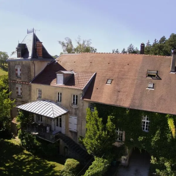 Gîte 2 du Château de Feschaux, hotel v destinaci Villeneuve-sous-Pymont