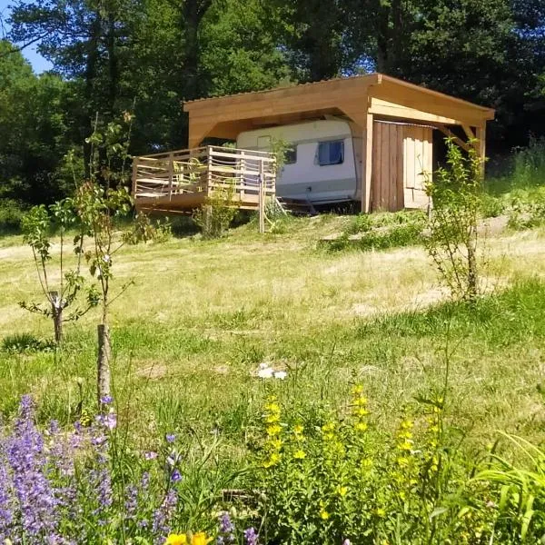 carazen , caravane chauffée, hotel in Peyrat-la-Nonière