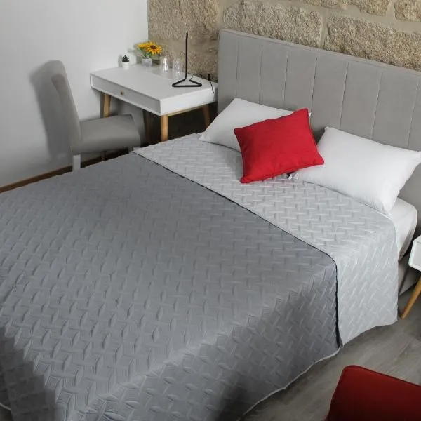ALOJAMENTO GIRASSOL - Guest House - Quarto com casa de banho privativa، فندق في كاستيلو برانكو