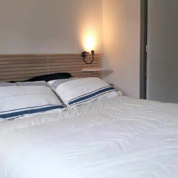 Maison tout confort à la mer 200m de la plage, 2 chambres, 2min Royan, hotel v destinácii Saint-Georges-de-Didonne