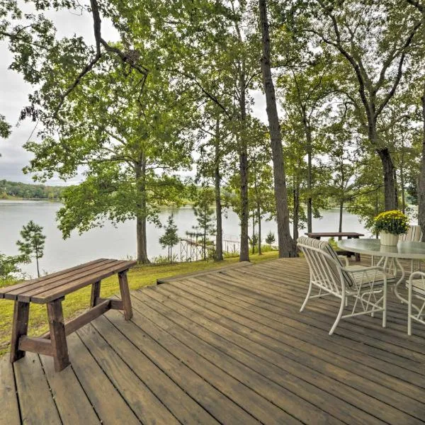 Kentucky Lake Cabin with Private Dock and Fire Pit, hotel in Faxon