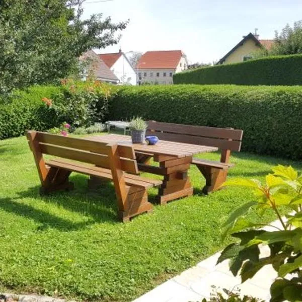 Ferienwohnung Corinna, hotel in Fehring