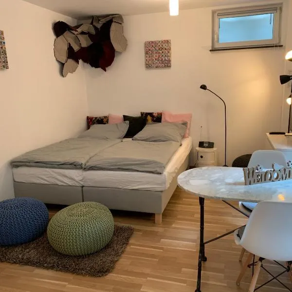 Helle Souterrainwohnung mit Komfort, hotel en Múnich
