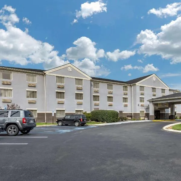 Comfort Inn & Suites Butler, hotel en Portersville