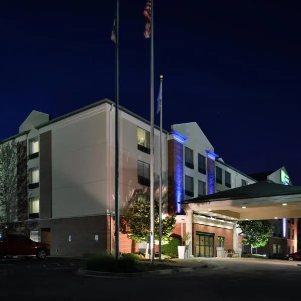 Holiday Inn Express Hotel & Suites Milwaukee-New Berlin, an IHG Hotel, hotel in New Berlin