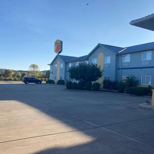 Super 8 by Wyndham Martinsville, hotel sa Martinsville