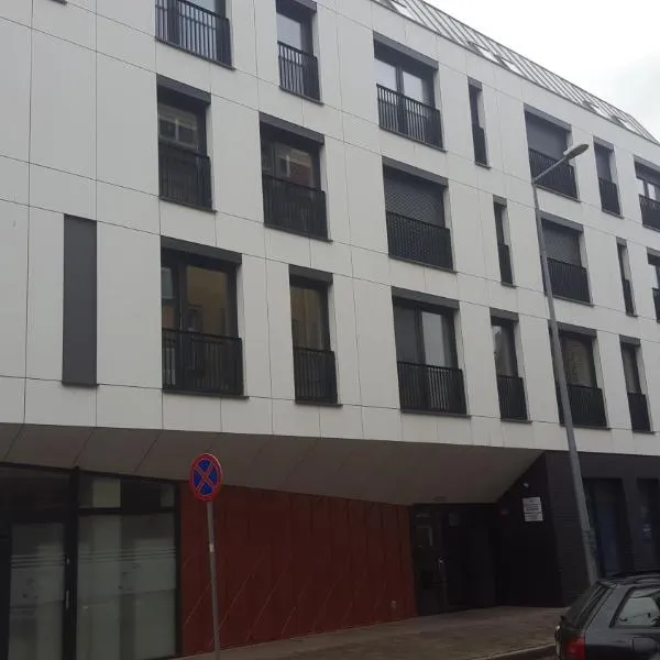 Apartament Skarbowa 1& Parking, hotell i Leszno
