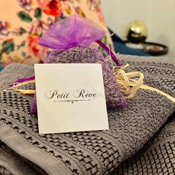 Petit Rêve, hotel v destinácii LʼIsle-sur-la-Sorgue