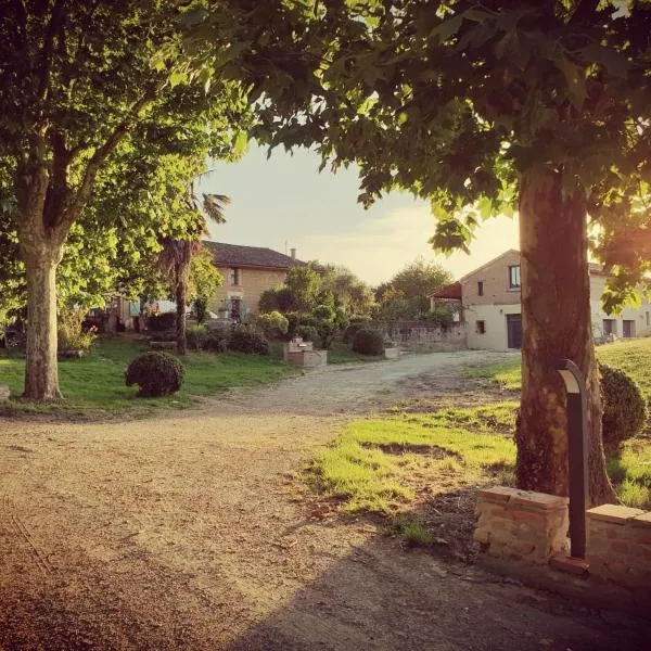 Domaine des Jammetous - Hotel and Yoga Retreat Center – hotel w mieście La Magdelaine-sur-Tarn