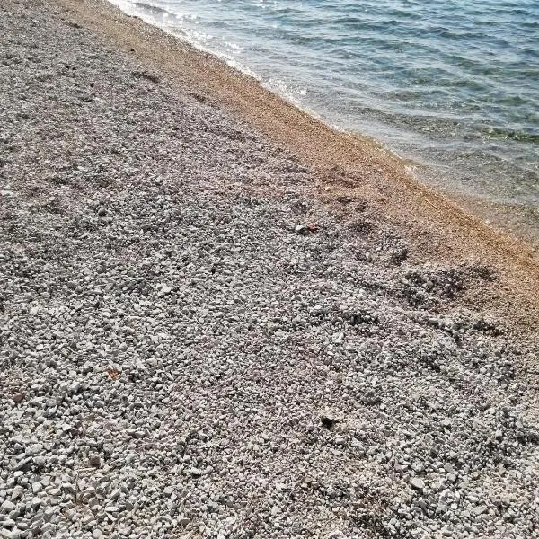 Apartman Lara, hotel v destinaci Brodarica