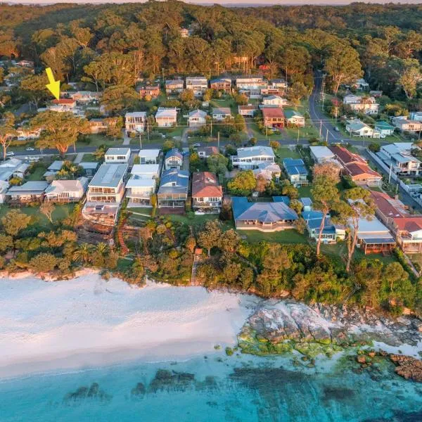 Sandals at the Bay Downstairs Hyams Beach, hotel in Hyams Beach