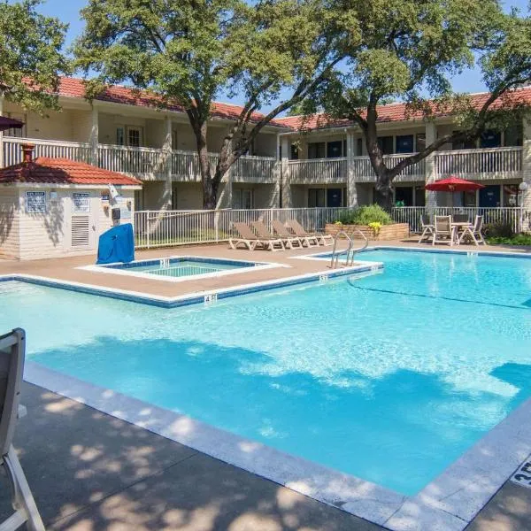 Motel 6-Addison, TX - Dallas, hotel di Hebron