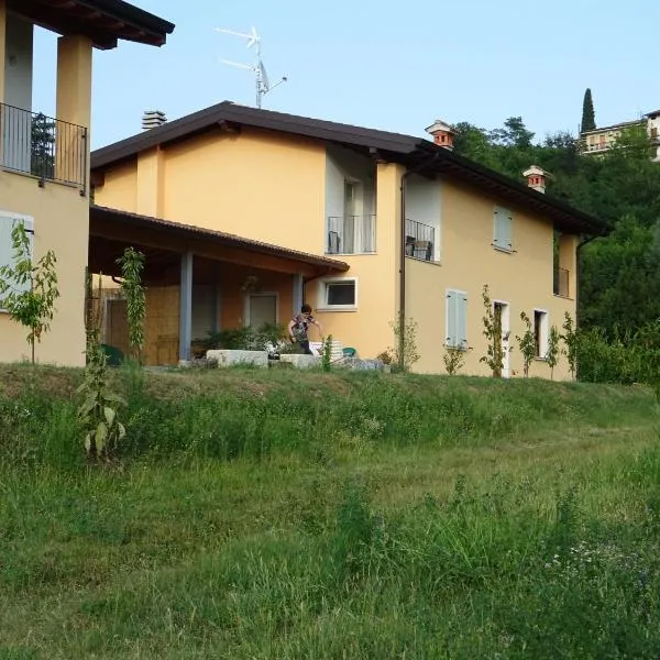 CASCINA LEGNAGO trilocale a 6 chilometri da SALO' – hotel w mieście Villanuova sul clisi