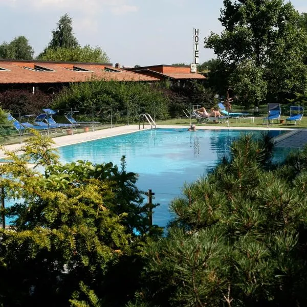 Golf Hotel, hotel v destinaci Lainate