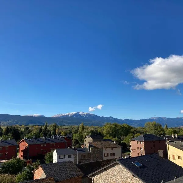 Vistas Únicas a los Pirineos, para 7-8 personas!! Tensi Home Llivia, hotel in Llivia
