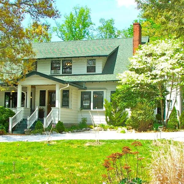 Oakland Cottage Bed and Breakfast, hotel in Asheville