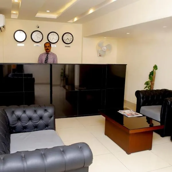 Hotel Noor Plaza, отель в Лахоре