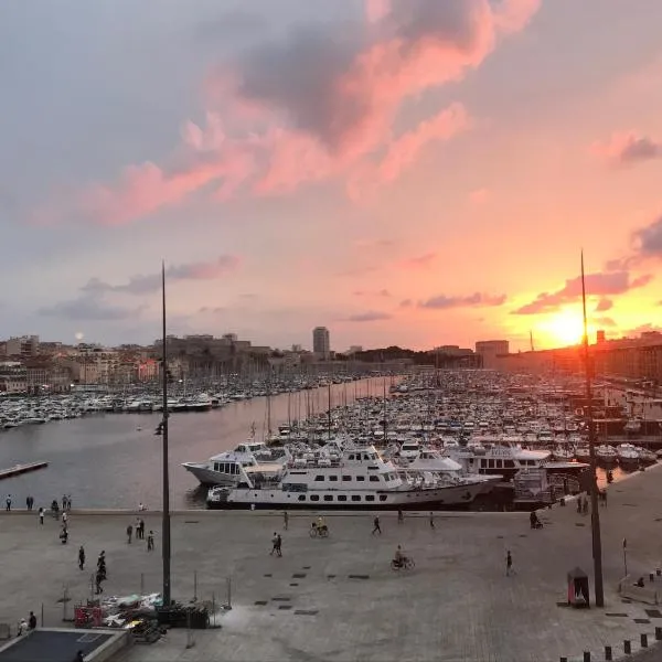 Vieux Port Clim Calme Vue Bonne Mere ou Eglise Appartements de Caractere، فندق في مارسيليا