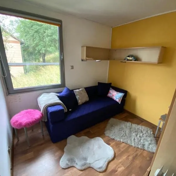 Tiny House mit Klima und Heizung, in idyllischer Ortsrandlage, hótel í Iba