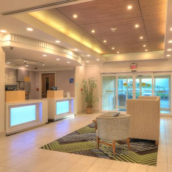 Holiday Inn Express Hotel & Suites Mobile Saraland by IHG, מלון בשרהלנד