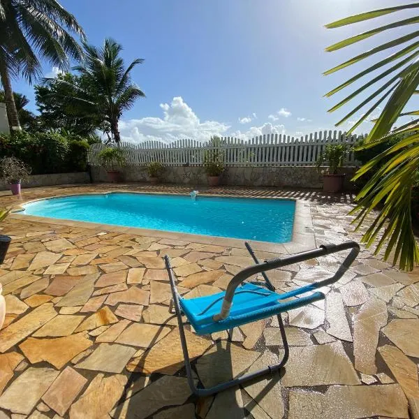 La Suite Odile Piscine, hotel in Le Lamentin