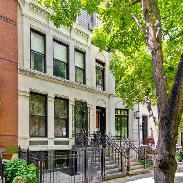 Historic luxury Townhouse in Downtown Chicago, hotel in Chicago