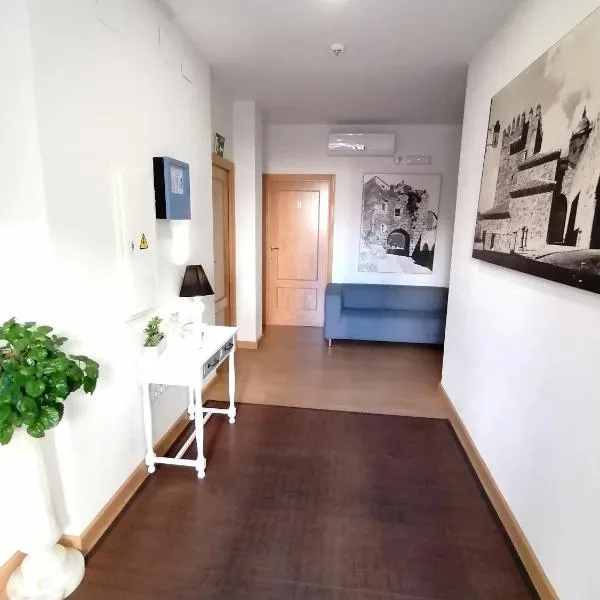Hostal Hernan Cortes, hotel v destinaci Cáceres