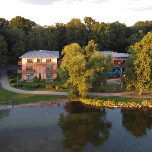 Badehaus Hotel & Restaurant, hotel in Groß Nemerow