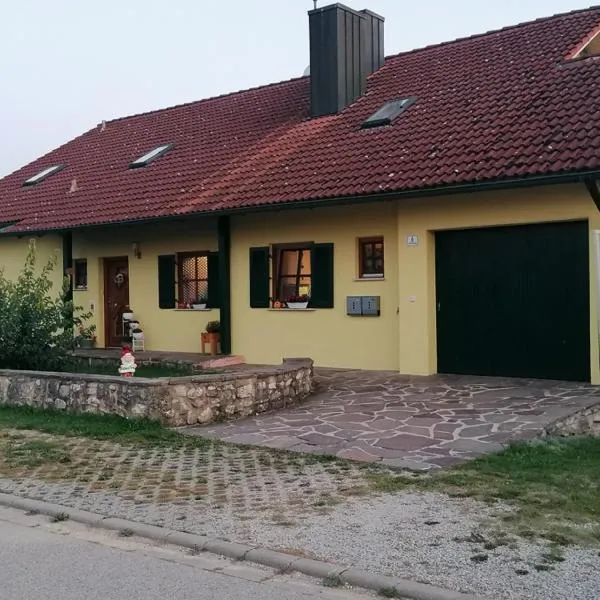 Komfort Feriendomizil JAKOBI, hotel in Dietfurt