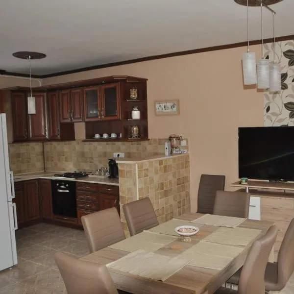 Győrszem Apartman, hotel en Nyúl