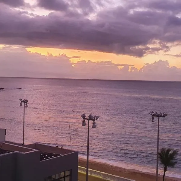 Farol Barra flat 412, hotel in Salvador
