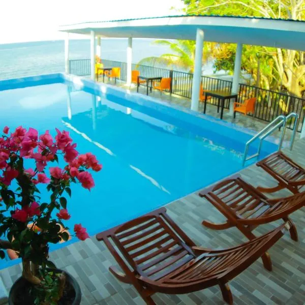 FX72 Beach Resort Maumere, hotell sihtkohas Maumere