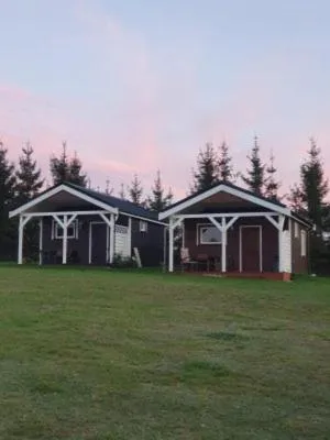 Domek Pralinka nad jeziorem - "Ostoja Penderoza", hotel in Borzysław