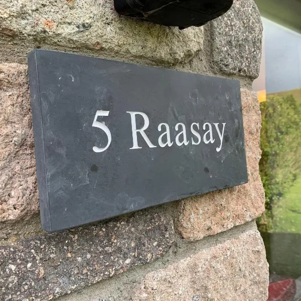 Raasay@Knock View Apartments, Sleat, Isle of Skye, hotel a Teangue