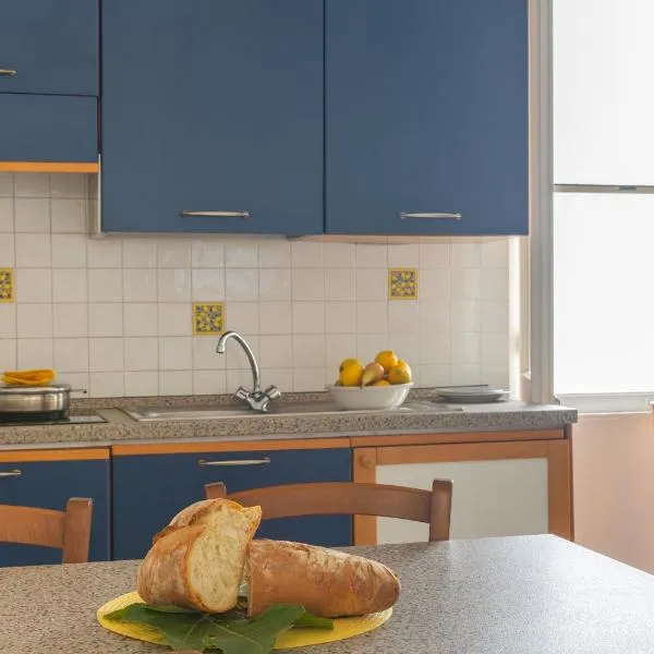 Sea View Home -Bilocale Angolo Cottura Vista Mare 4 pax, hotel ad Albinia