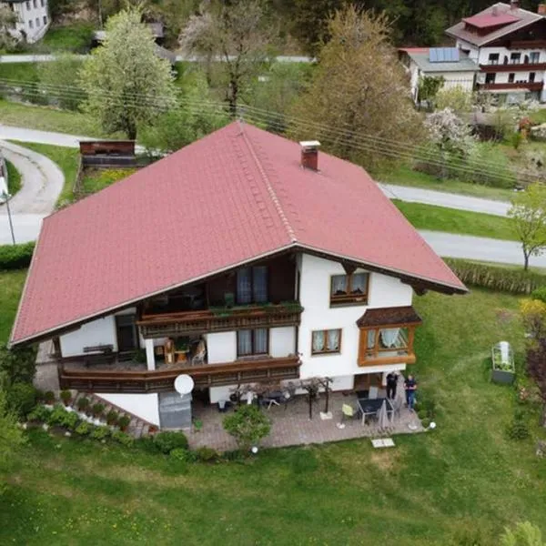 Ferienhaus Koch Weißbriach, hotelli kohteessa Weissbriach