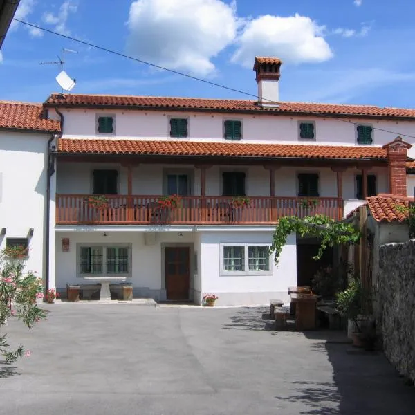 Tourist Farm Petelin-Durcik, hotel in Pliskovica