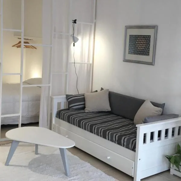 Amplio,cómodo,moderno y céntrico monoambiente., hotel en Villa Urquiza