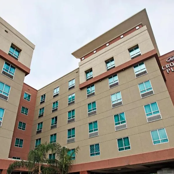 Crowne Plaza Houston Galleria Area, an IHG Hotel, hotel a Charter Bank Building Heliport