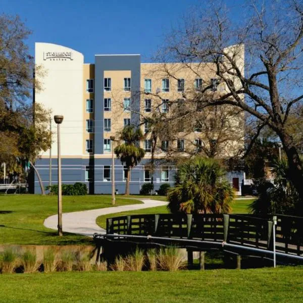 Staybridge Suites St. Petersburg FL by IHG、セント・ピーターズバーグのホテル