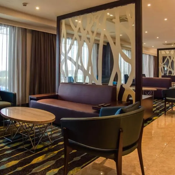 Crowne Plaza Nairobi Airport, an IHG Hotel, hotel em Marimbeti