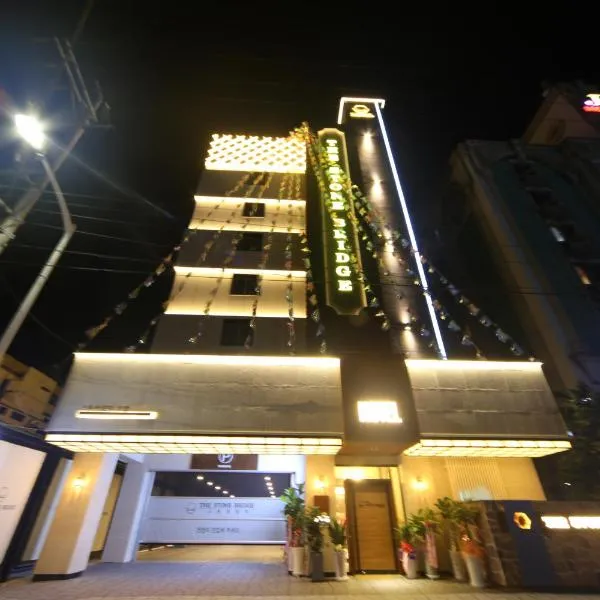 The Stone Bridge Hotel Sasang, viešbutis mieste Busanas