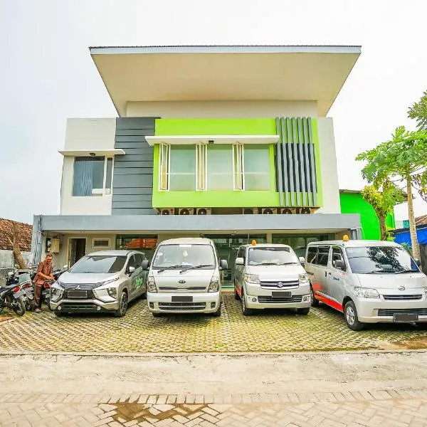 Ardhya Guesthouse Syariah by ecommerceloka, hotel v destinaci Sidoarjo