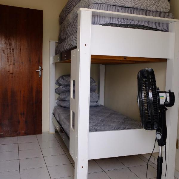 Apartamento na Ocian Mirim Wi-Fi Ar Condicionado Ambiente Familiar Ótima Localização 100 metros da praia - Foto 2