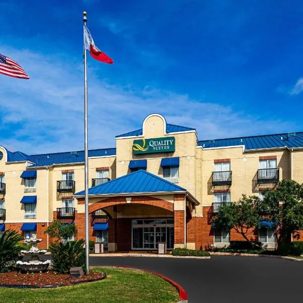 Quality Suites San Antonio Northeast, hotel v destinaci San Antonio