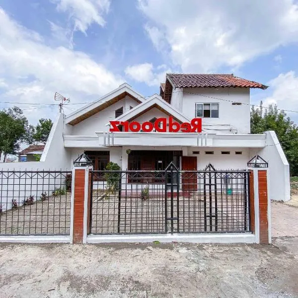 RedDoorz near Eco Green Park Batu, hotel a Batu