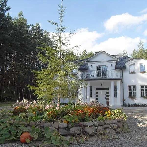 Leśny Dwór Uhowo, hotel in Topczewo