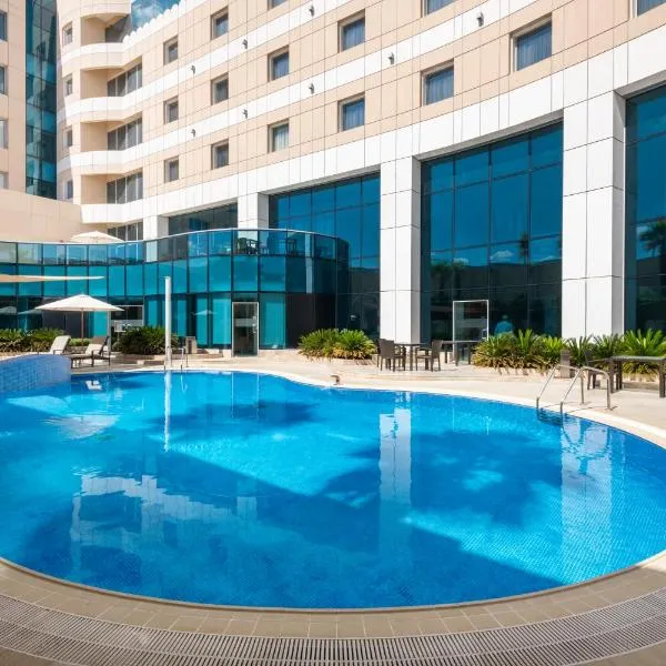 Holiday Inn Muscat AlSeeb by IHG, hotel v destinaci Muscat