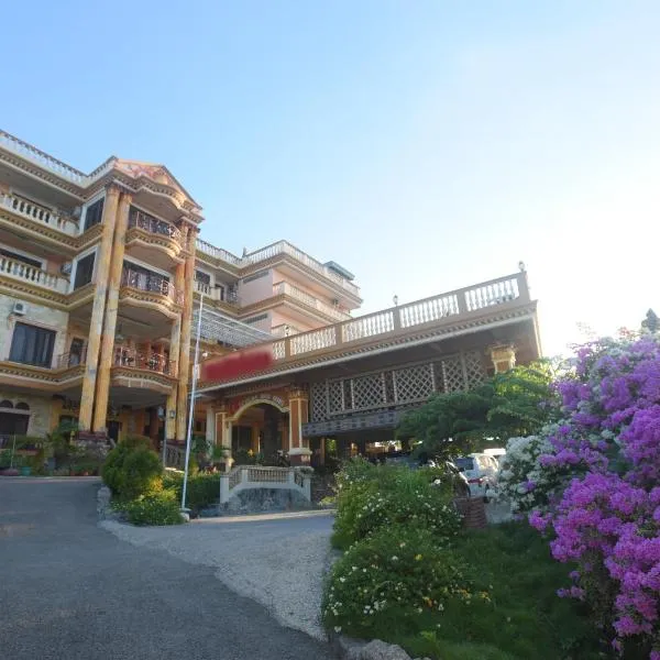 CHRYSANT HOTEL & RESORT, hotel in Oesapa-besar